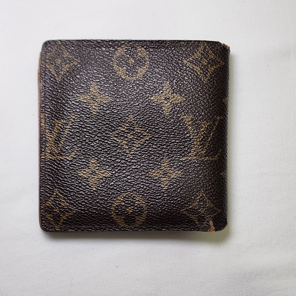 Louis Vuitton Monogram Bi-Fold - Picture 2 of 15